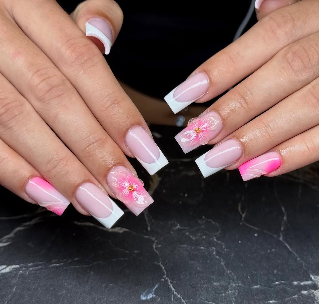 Pink-weisse French Nägel mit 3D Blüte von SANNY Nails